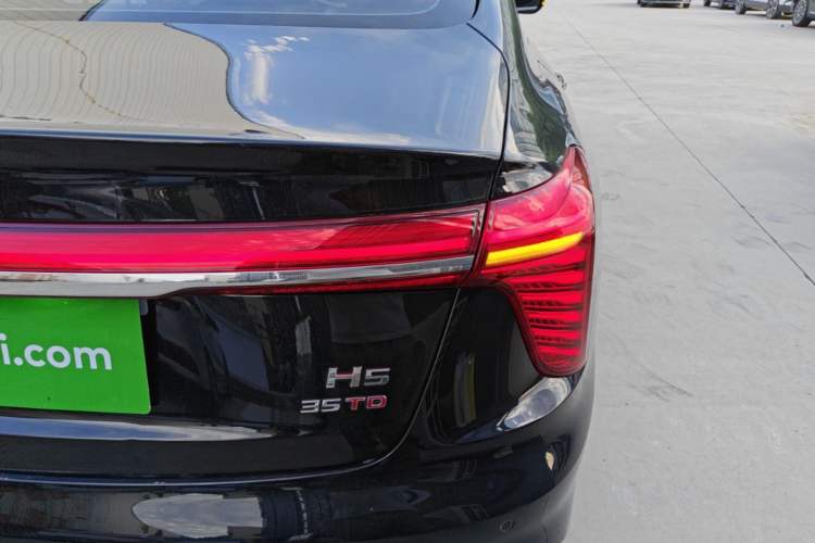 Used Hongqi H5 2024 1.5T DCT Smart Connect Flagship Edition Right Rear Taillight