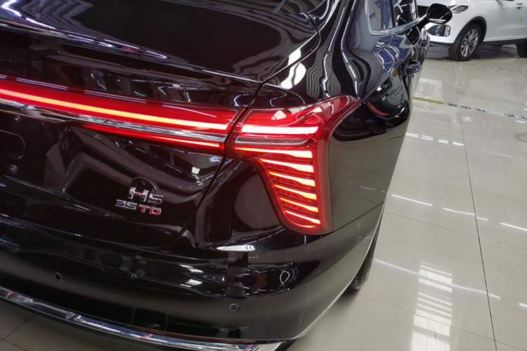 Used Hongqi H5 2024 1.5T DCT Smart Connect Flagship Edition Right Rear Taillight