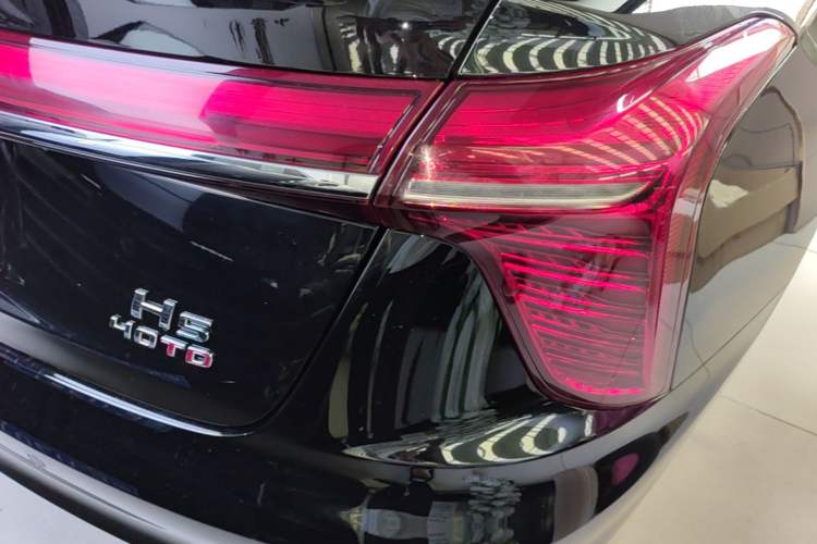 Used Hongqi H5 2024 2.0T Automatic Smart Connect Flagship Edition Right Rear Taillight