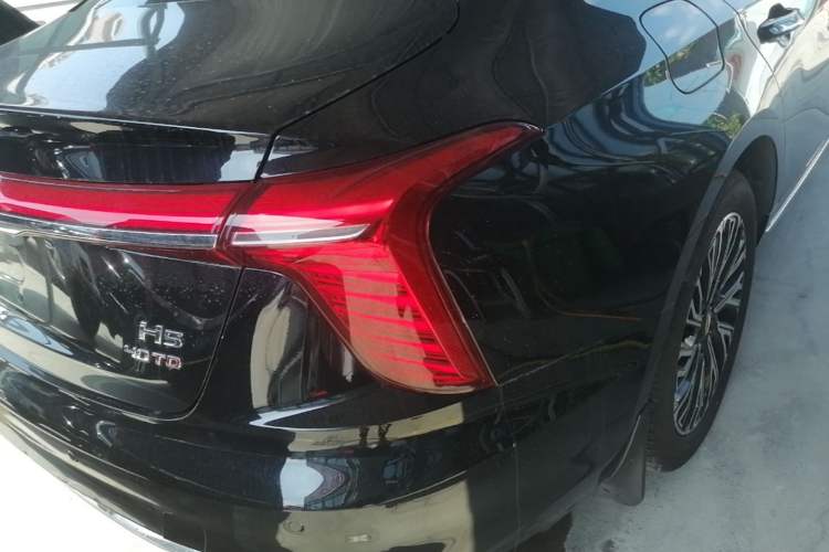 Used Hongqi H5 2024 2.0T Automatic Smart Connect Flagship Edition Right Rear Taillight