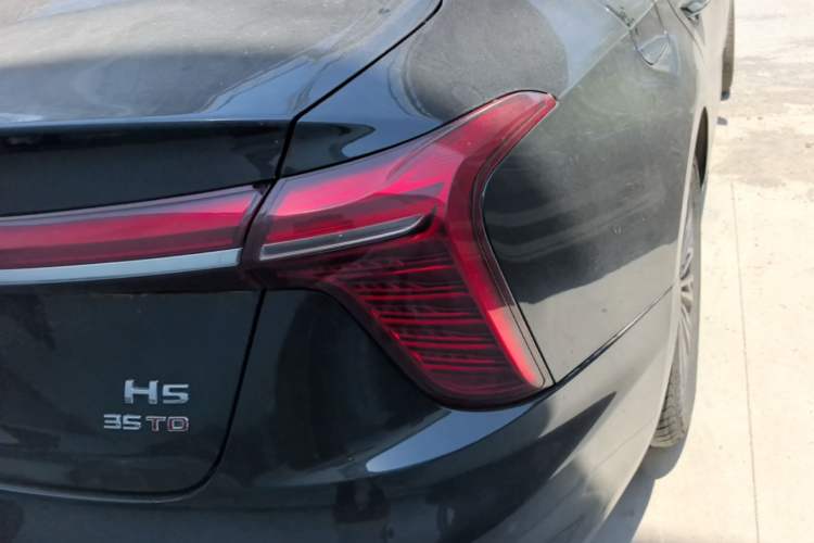Used Hongqi H5 2024 1.5T DCT Smart Connect Flagship Edition Right Rear Taillight