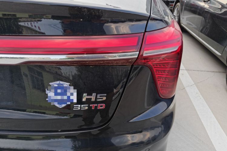 Used Hongqi H5 2024 1.5T DCT Smart Connect Flagship Edition Right Rear Taillight