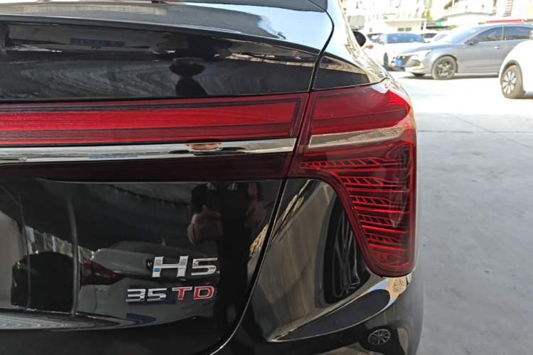 Used Hongqi H5 2024 1.5T DCT Smart Connect Flagship Edition Right Rear Taillight