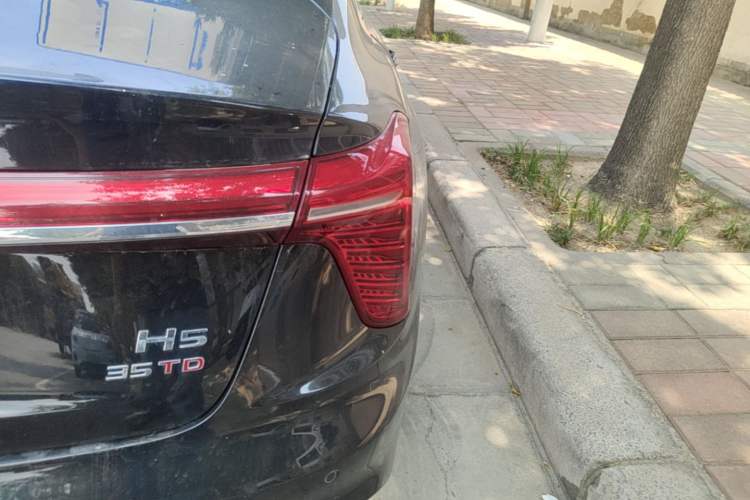 Used Hongqi H5 2024 1.5T DCT Smart Connect Flagship Edition Right Rear Taillight