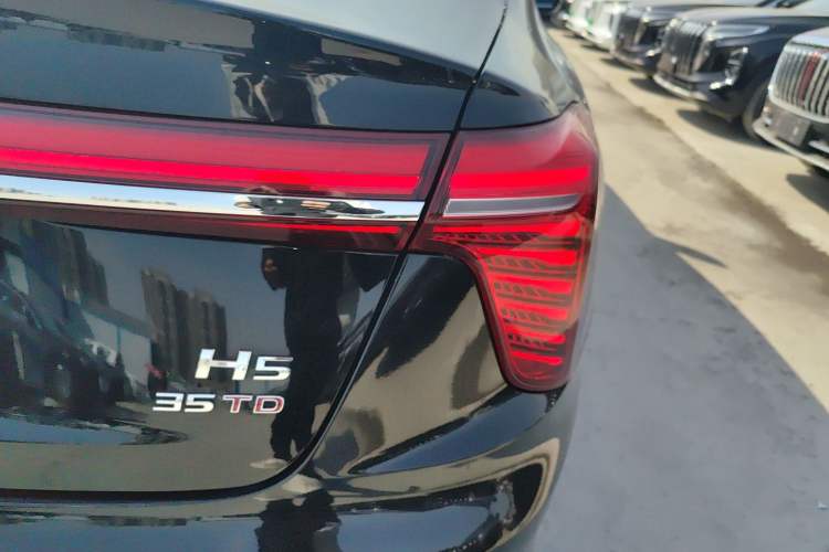 Used Hongqi H5 2024 1.5T DCT Smart Connect Flagship Edition Right Rear Taillight
