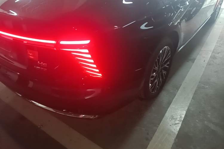 Used Hongqi H5 2024 2.0T Automatic Smart Connect Flagship Edition Right Rear Taillight