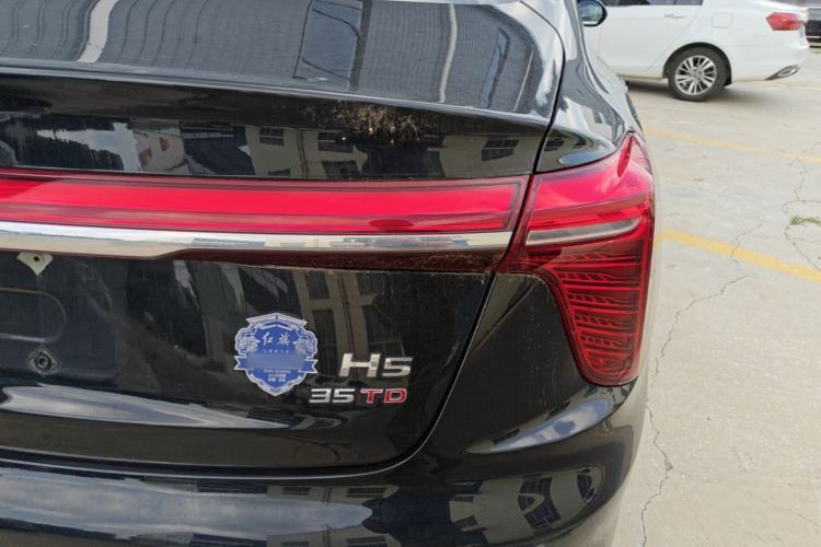 Used Hongqi H5 2024 1.5T DCT Smart Connect Flagship Edition Right Rear Taillight