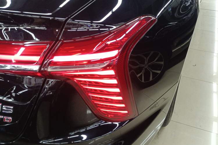 Used Hongqi H5 2024 1.5T DCT Smart Connect Flagship Edition Right Rear Taillight