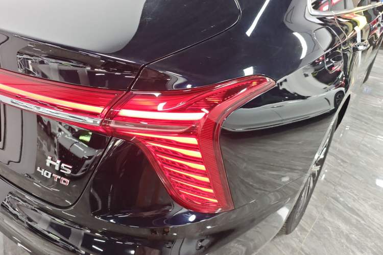 Used Hongqi H5 2024 2.0T Automatic Smart Connect Flagship Edition Right Rear Taillight