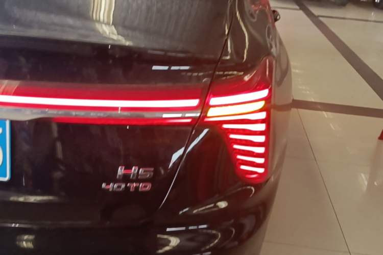 Used Hongqi H5 2024 2.0T Automatic Smart Connect Flagship Edition Right Rear Taillight