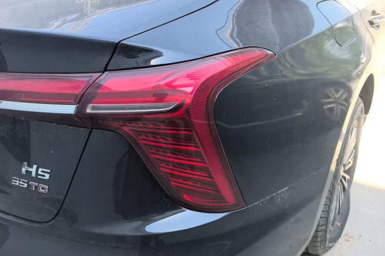 Used Hongqi H5 2024 1.5T DCT Smart Connect Flagship Edition Right Rear Taillight