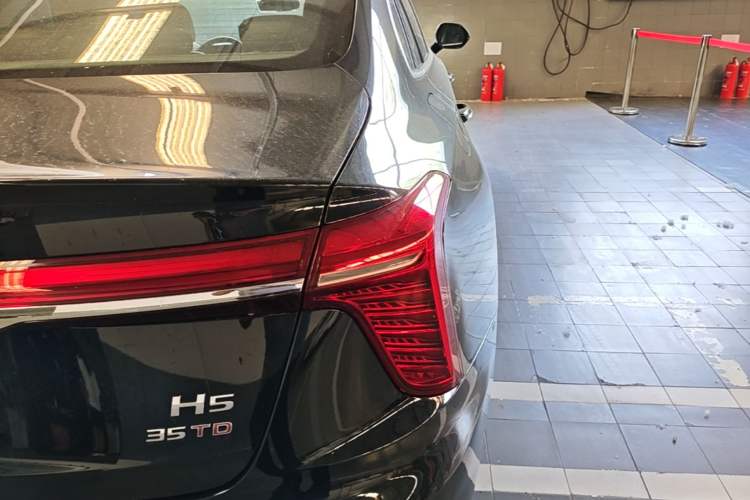 Used Hongqi H5 2024 1.5T DCT Smart Connect Flagship Edition Right Rear Taillight
