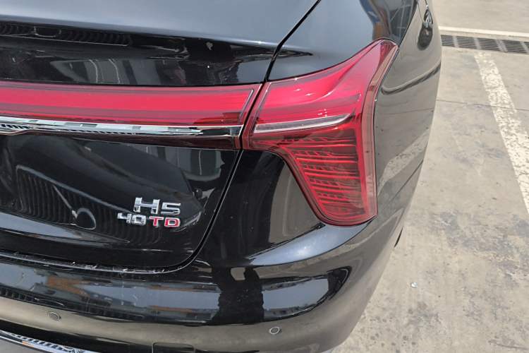 Used Hongqi H5 2024 2.0T Automatic Smart Connect Flagship Edition Right Rear Taillight
