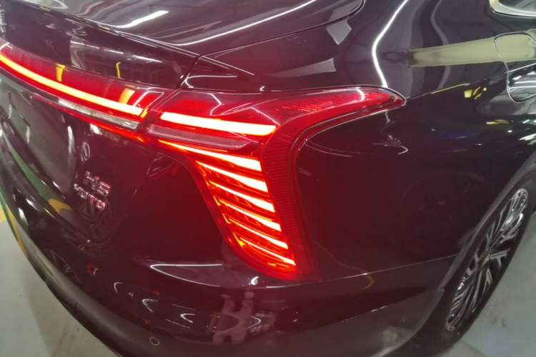 Used Hongqi H5 2024 2.0T Automatic Smart Connect Flagship Edition Right Rear Taillight