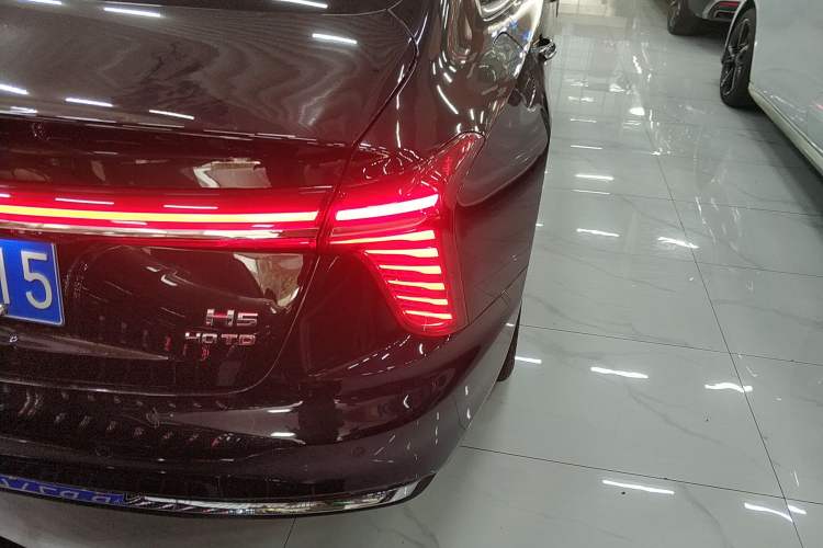 Used Hongqi H5 2024 2.0T Automatic Smart Connect Flagship Edition Right Rear Taillight