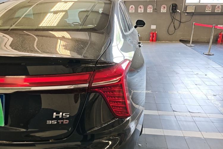 Used Hongqi H5 2024 1.5T DCT Smart Connect Flagship Edition Right Rear Taillight