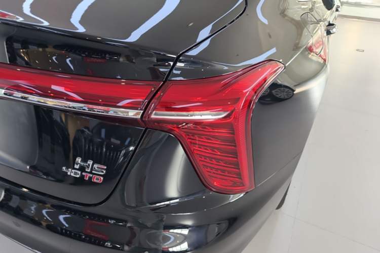 Used Hongqi H5 2024 2.0T Automatic Smart Connect Flagship Edition Right Rear Taillight