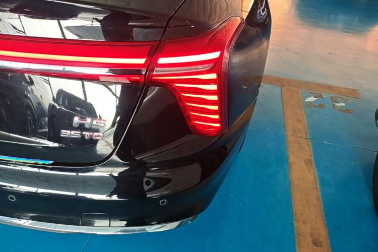 Used Hongqi H5 2024 1.5T DCT Smart Connect Flagship Edition Right Rear Taillight