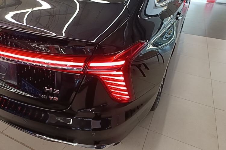 Used Hongqi H5 2024 2.0T Automatic Smart Connect Flagship Edition Right Rear Taillight