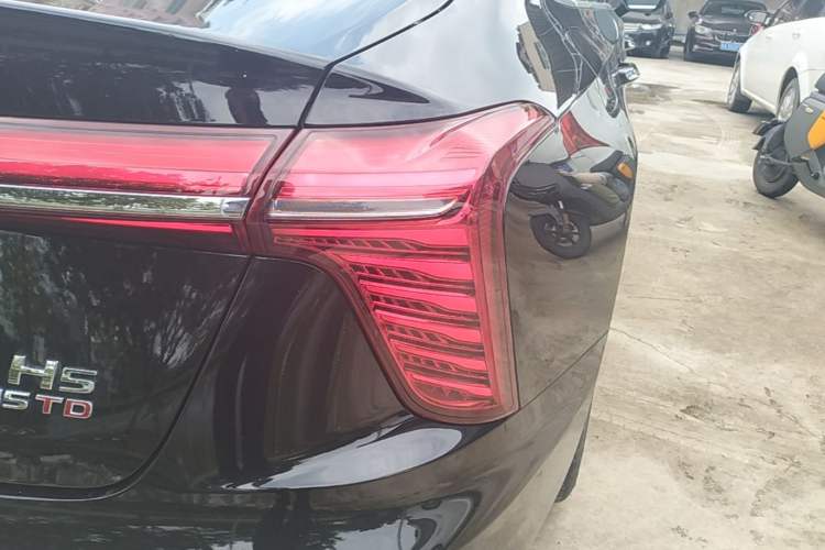 Used Hongqi H5 2024 1.5T DCT Smart Connect Flagship Edition Right Rear Taillight