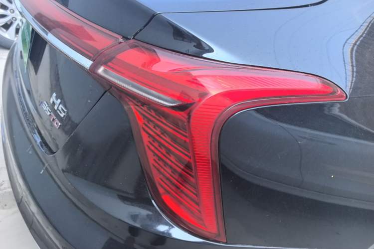 Used Hongqi H5 2024 1.5T DCT Smart Connect Flagship Edition Right Rear Taillight