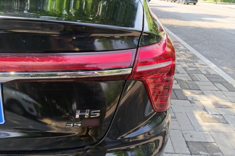 Used Hongqi H5 2024 1.5T DCT Smart Connect Flagship Edition Right Rear Taillight