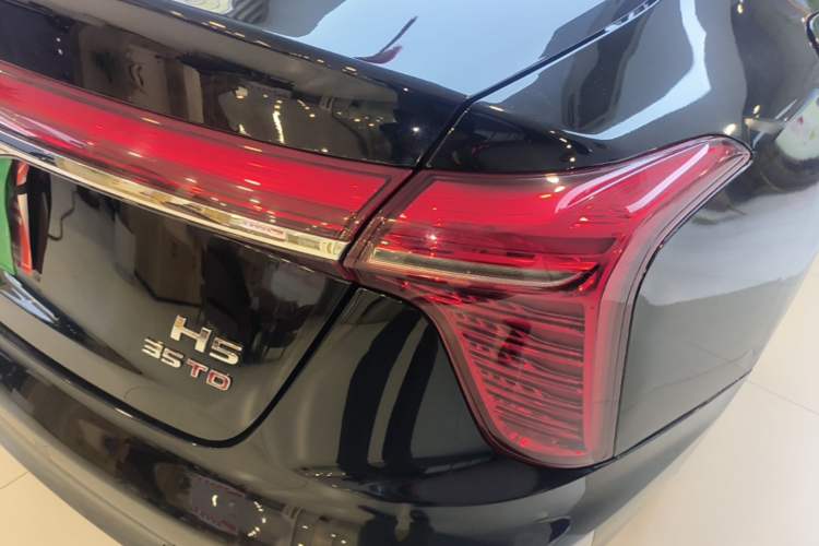 Used Hongqi H5 2024 1.5T DCT Smart Connect Flagship Edition Right Rear Taillight