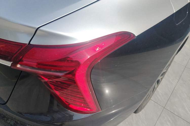 Used Hongqi H5 2024 2.0T Automatic Smart Connect Flagship Edition Right Rear Taillight