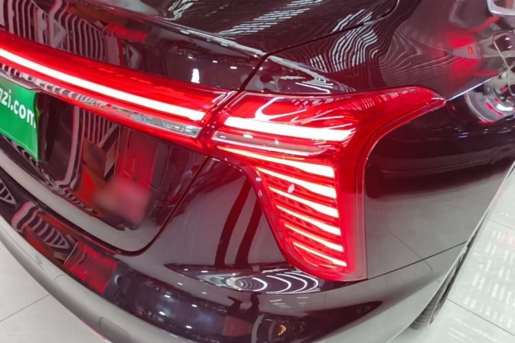 Used Hongqi H5 2024 2.0T Automatic Smart Connect Flagship Edition Right Rear Taillight