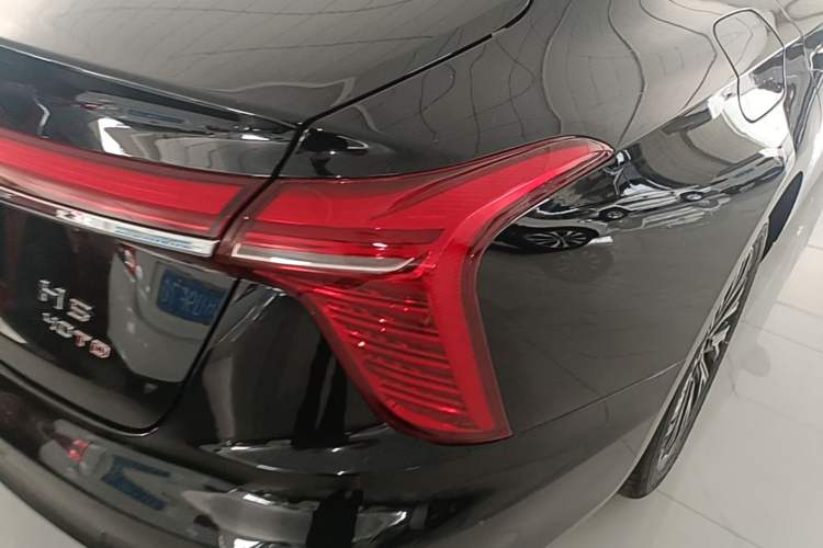 Used Hongqi H5 2024 2.0T Automatic Smart Connect Flagship Edition Right Rear Taillight