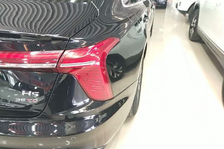 Used Hongqi H5 2024 1.5T DCT Smart Connect Flagship Edition Right Rear Taillight