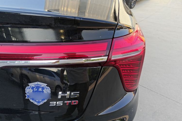 Used Hongqi H5 2024 1.5T DCT Smart Connect Flagship Edition Right Rear Taillight