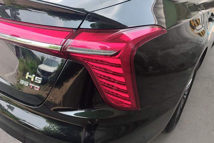 Used Hongqi H5 2024 1.5T DCT Smart Connect Flagship Edition Right Rear Taillight