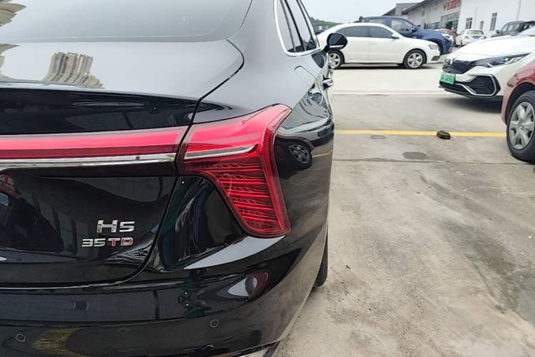 Used Hongqi H5 2024 1.5T DCT Smart Connect Flagship Edition Right Rear Taillight