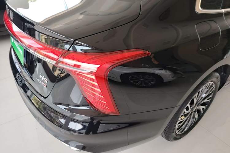 Used Hongqi H5 2024 2.0T Automatic Smart Connect Flagship Edition Right Rear Taillight