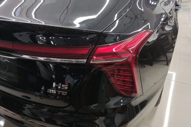 Used Hongqi H5 2024 1.5T DCT Smart Connect Flagship Edition Right Rear Taillight