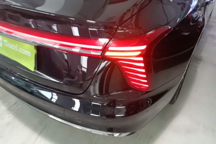 Used Hongqi H5 2024 2.0T Automatic Smart Connect Flagship Edition Right Rear Taillight