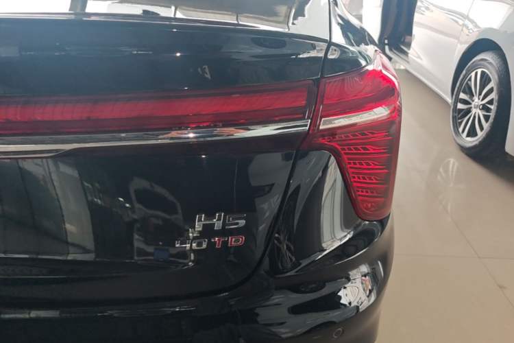 Used Hongqi H5 2024 2.0T Automatic Smart Connect Flagship Edition Right Rear Taillight
