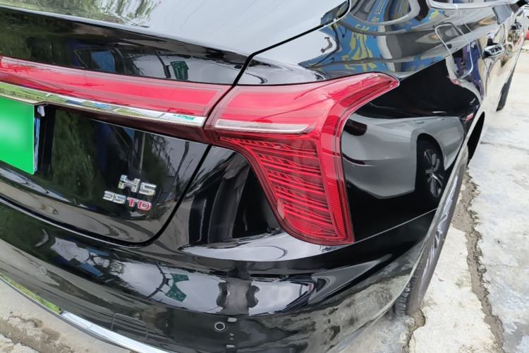 Used Hongqi H5 2024 1.5T DCT Smart Connect Flagship Edition Right Rear Taillight