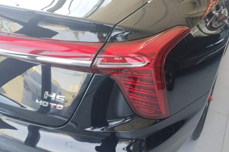 Used Hongqi H5 2024 2.0T Automatic Smart Connect Flagship Edition Right Rear Taillight