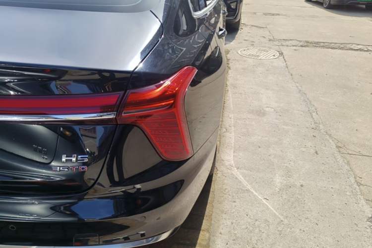 Used Hongqi H5 2024 1.5T DCT Smart Connect Flagship Edition Right Rear Taillight