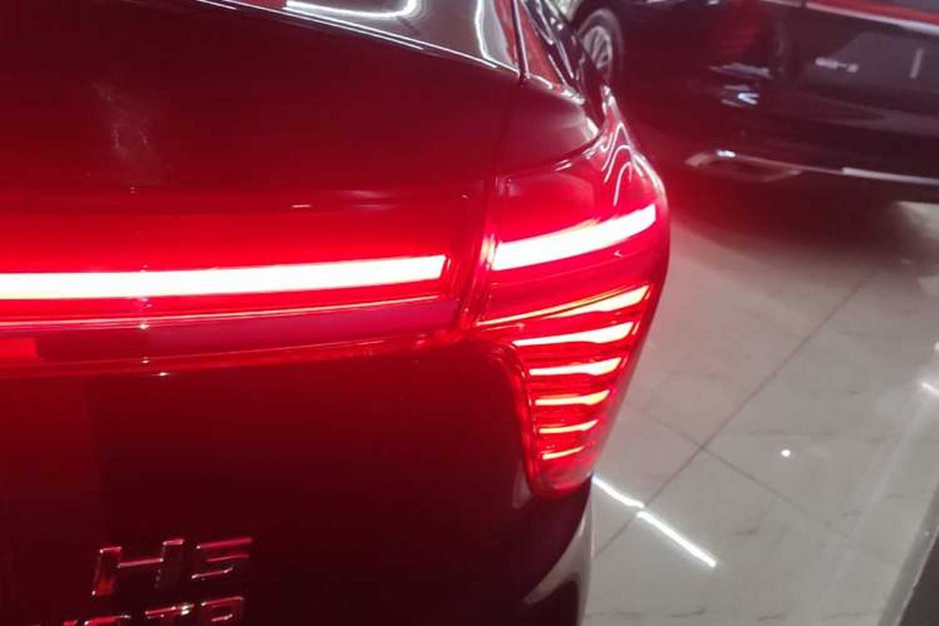 Used Hongqi H5 2024 2.0T Automatic Smart Connect Flagship Edition Right Rear Taillight