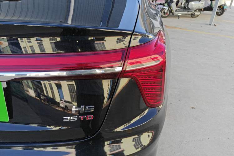 Used Hongqi H5 2024 1.5T DCT Smart Connect Flagship Edition Right Rear Taillight