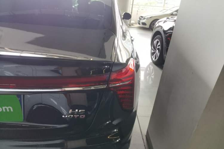Used Hongqi H5 2024 2.0T Automatic Smart Connect Flagship Edition Right Rear Taillight