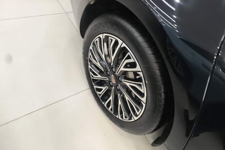 Used Hongqi H5 2024 2.0T Automatic Smart Connect Flagship Edition Right Rear Wheel Hub