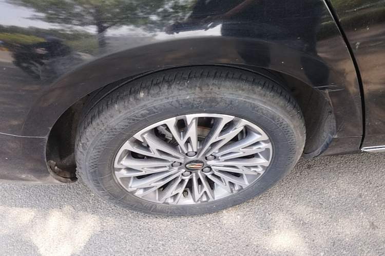 Used Hongqi H5 2024 1.5T DCT Smart Connect Flagship Edition Right Rear Wheel Hub