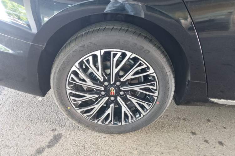 Used Hongqi H5 2024 2.0T Automatic Smart Connect Flagship Edition Right Rear Wheel Hub
