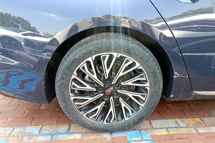Used Hongqi H5 2024 2.0T Automatic Smart Connect Flagship Edition Right Rear Wheel Hub