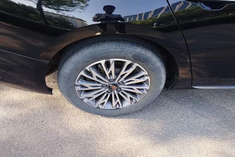 Used Hongqi H5 2024 1.5T DCT Smart Connect Flagship Edition Right Rear Wheel Hub