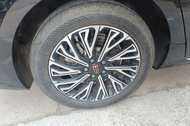 Used Hongqi H5 2024 2.0T Automatic Smart Connect Flagship Edition Right Rear Wheel Hub